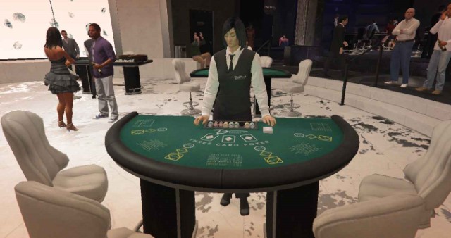 GTA Online - Players playing Three Card Poker