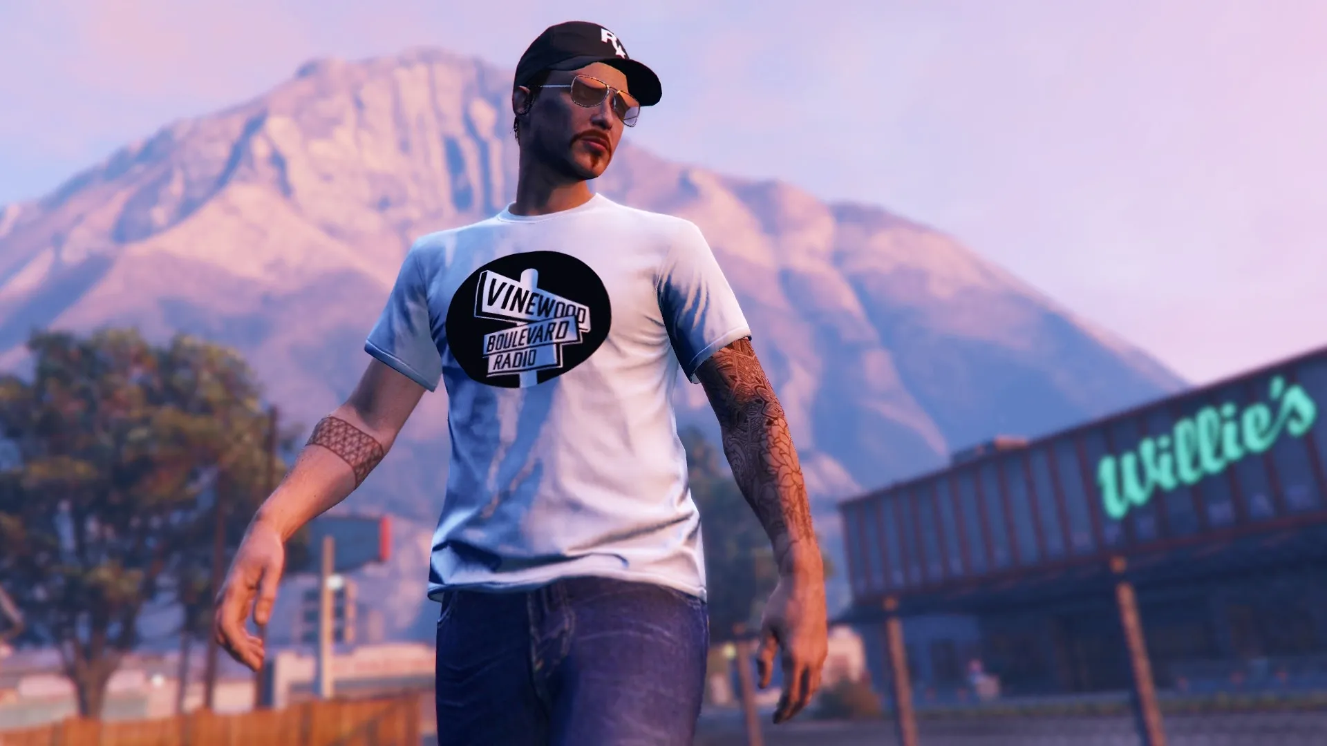 gta online vinewood boulevard radio tshirt